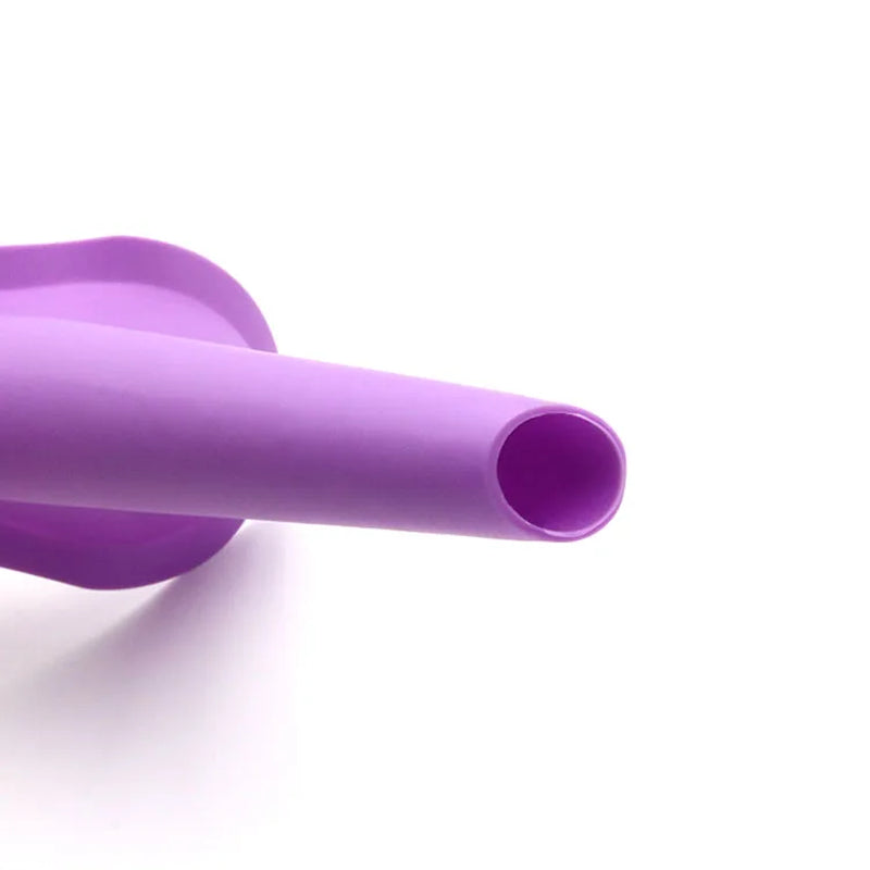 Innovative Portable Female Urinal for Outdoor Adventures - Soft Silicone & Disposable Paper Design
